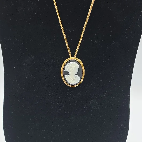 Avon Gold Cameo Pendant Necklace And Pin - Picture 3 of 11